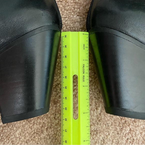 Stuart Weitzman City Slicker Studded Leather Ankle Boots size 7.5, 3” MSRP $395 - Picture 14 of 15